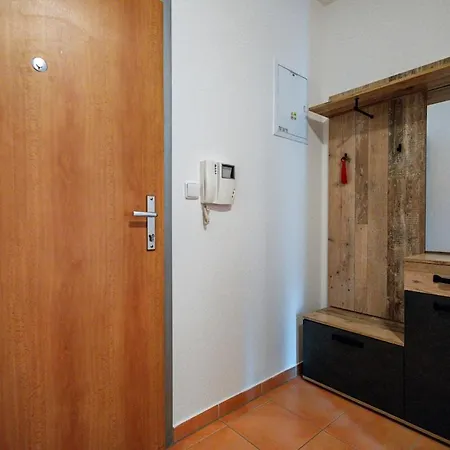 Adm Comfort - Free Parking Garage Μπρατισλάβα