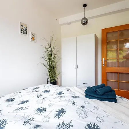 Adm Comfort - Free Parking Garage Apartment *