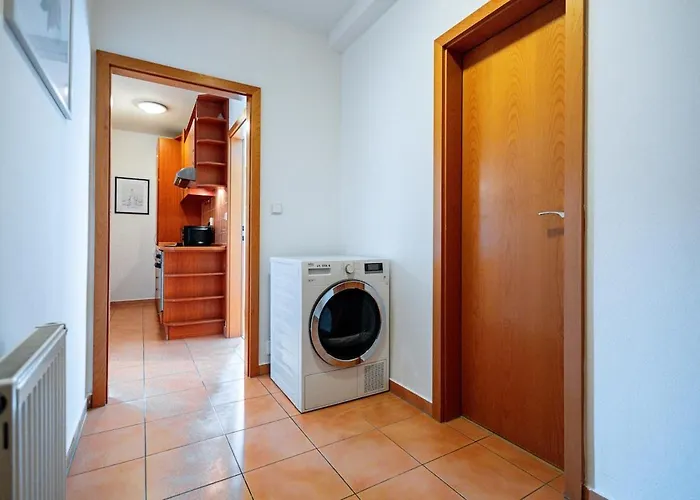 Adm Comfort - Free Parking Garage شقة براتسيلافا